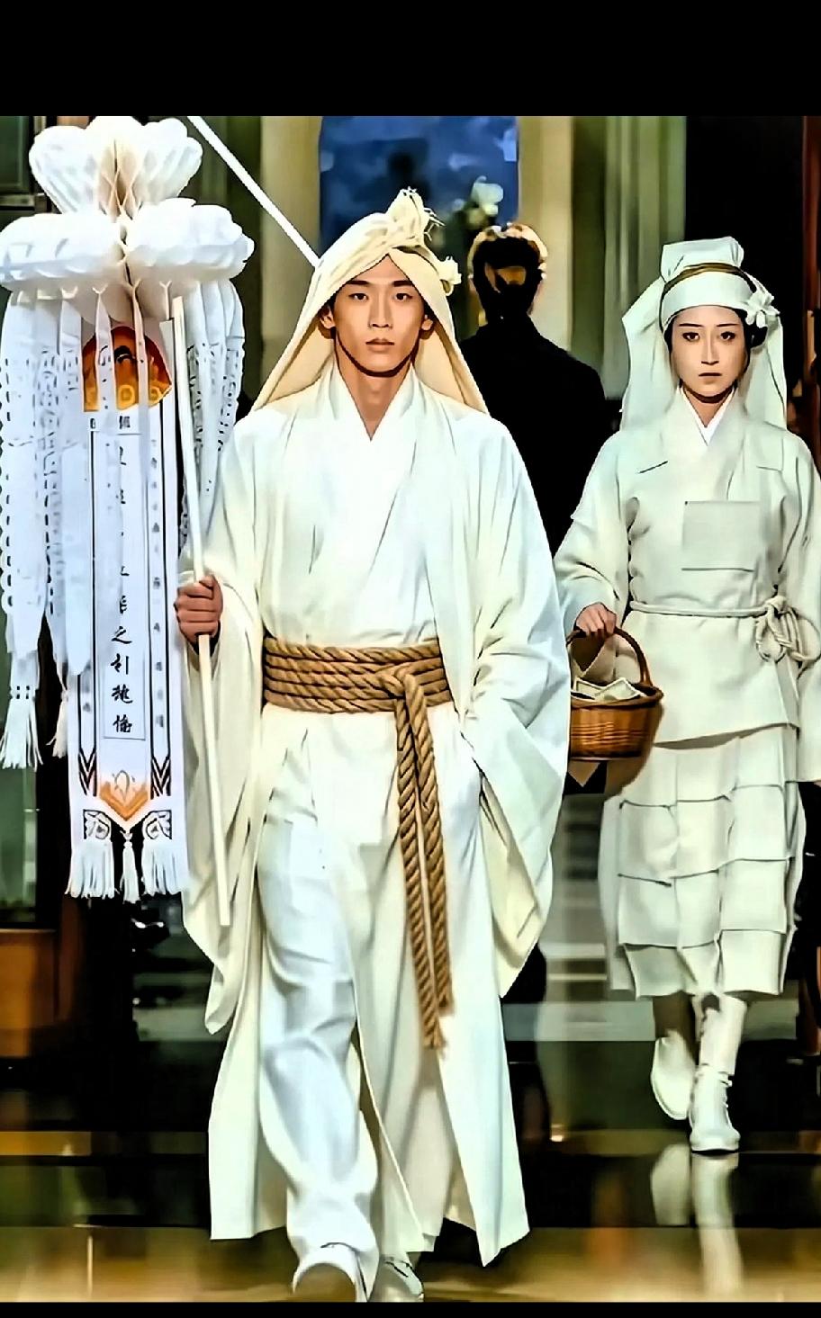 作为中国人，说点什么好呢？巴黎世家这回坑不到中国客户的钱了！听说巴黎世家这款衣