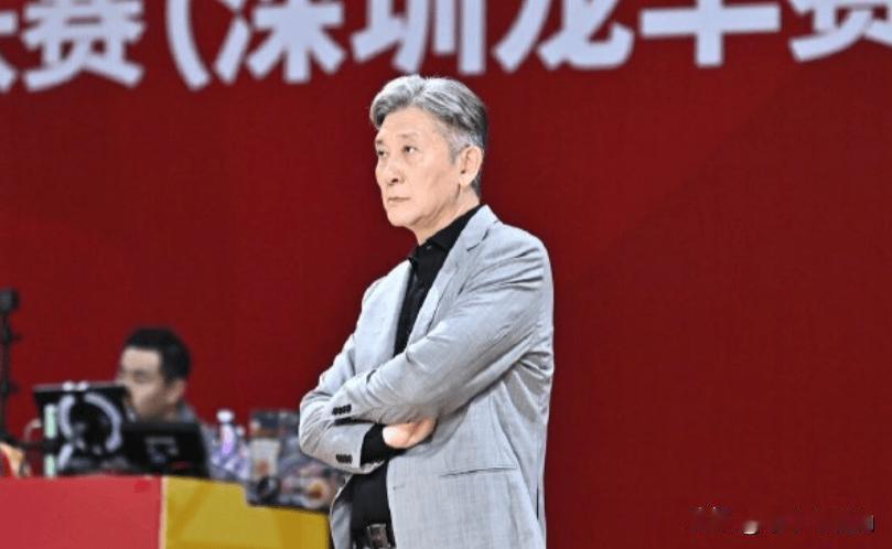 怎么深圳对郑永刚任主教练，特别不情愿是咋地？怎么又是开赛让郑永刚退居幕后，然后