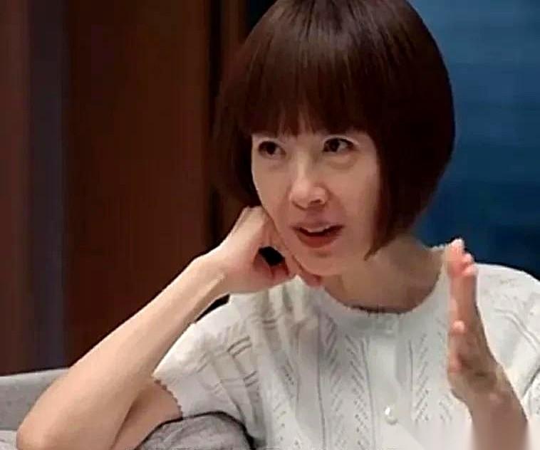 百亿豪门阔太太的入场券塞你手里，代价是抛弃那个因为救你而毁容残疾的亲姐，你换不换