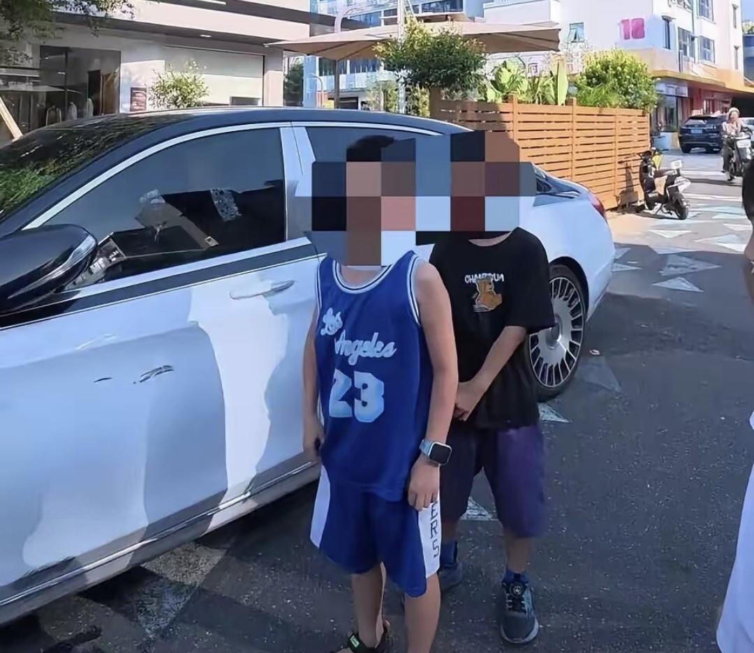 前两天广州有个小男孩骑自行车时碰到了一辆迈巴赫，他没跑而是留在现场，说要赔一千块
