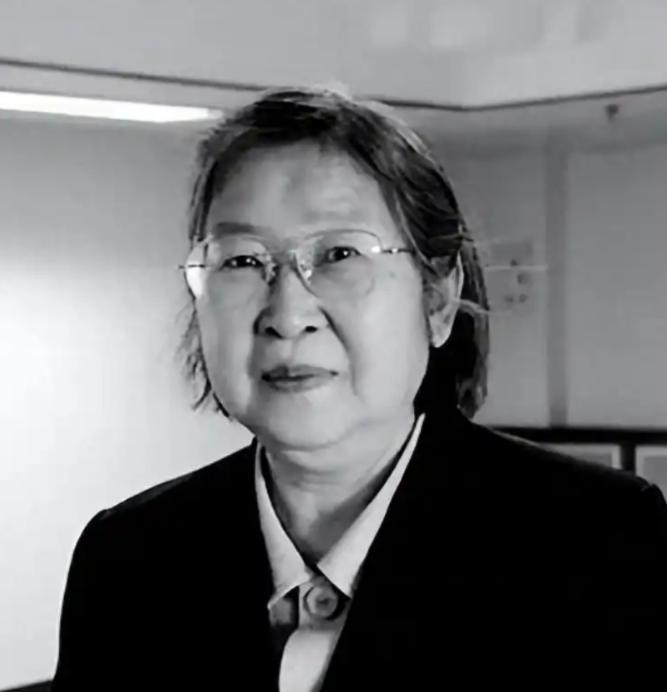 1996年中央军委决定给李敏副军职待遇，她说：我父母是我父母，我是我。感觉自己受