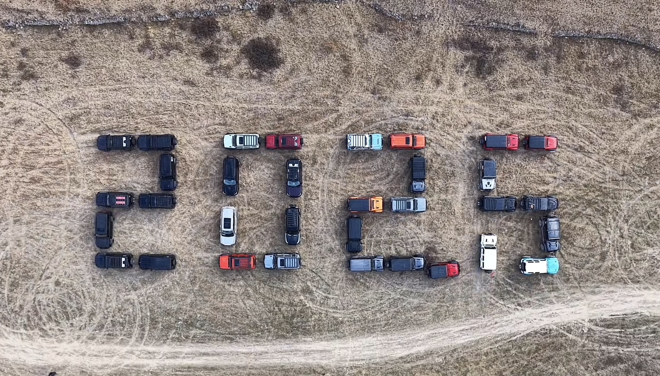 比亚迪终于开窍了，不再是生硬的数字，这倒是挺让人刮目相看的！为啥这样说呢？我就