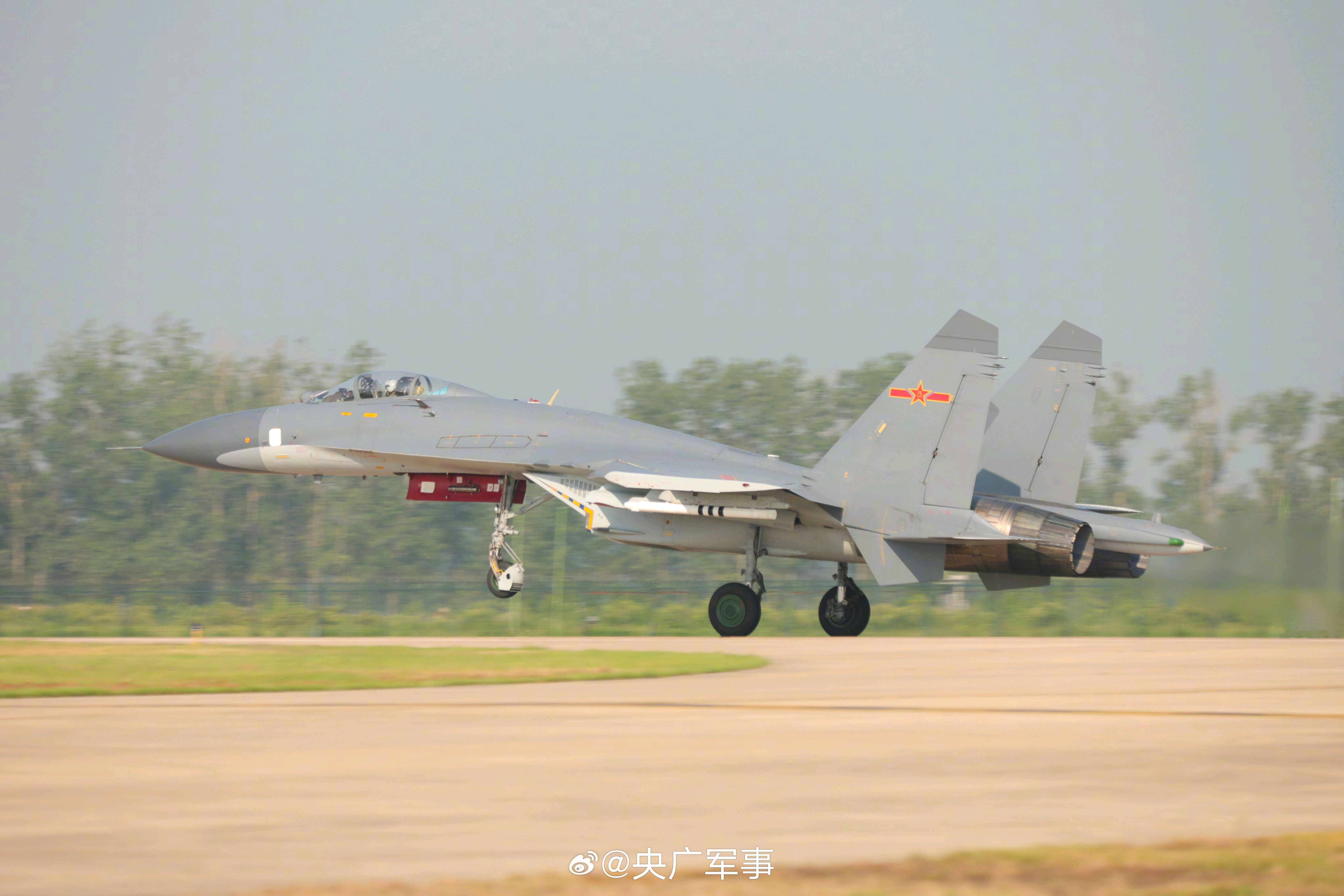 东空某团歼-11/苏-27SK、苏-27UBK该部新玩具“老侧卫”曝光越来越多[