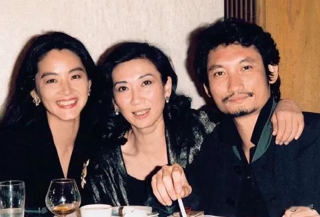 读完施南生的一生，才明白什么叫真正的“豪门友谊”。虽一生无儿无女，但她是林青霞