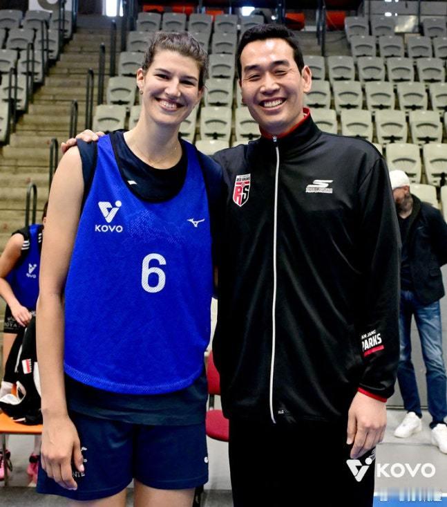 国际排坛动态韩国女排目前在捷克布拉格的外援试训，女排方面最抢手的就是塞尔维亚人布