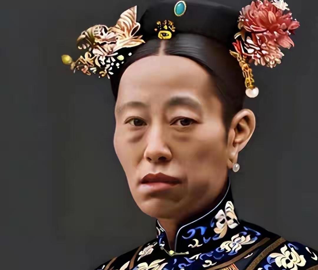 看隆裕皇后的真实的照片，再看看她大姐叶赫那拉·静荣的照片，你会发现姐妹俩的颜值天