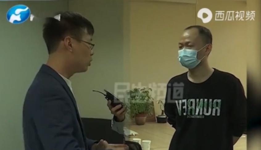 太揪心！河南郑州，男子妻子剖腹产生下女儿第二天，护士在给宝宝洗澡时，宝宝不停啼哭