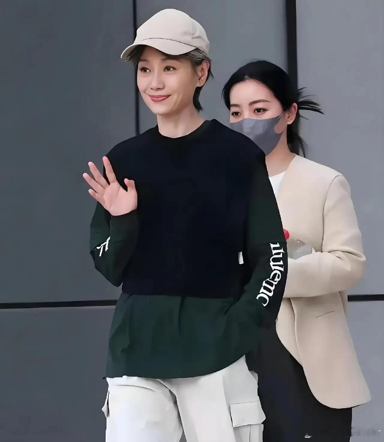 她竟然快70岁了，谁能看得出来，当年的许仙还这么年轻。​​​