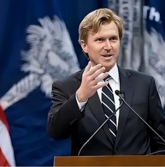 美国还是有头脑清醒的人的，美鹰派专家科尔比告诫美国人：别上俄、印、欧的当了，如果