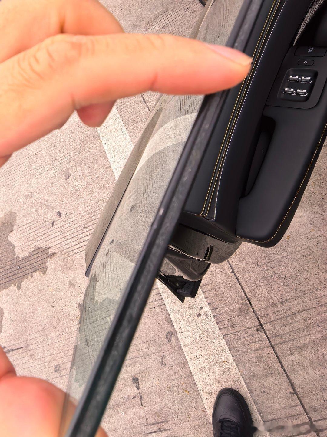 尚界z7群里小订车主比较关心NVH和后排空间的表现，昨天都试了一下。前后双层夹