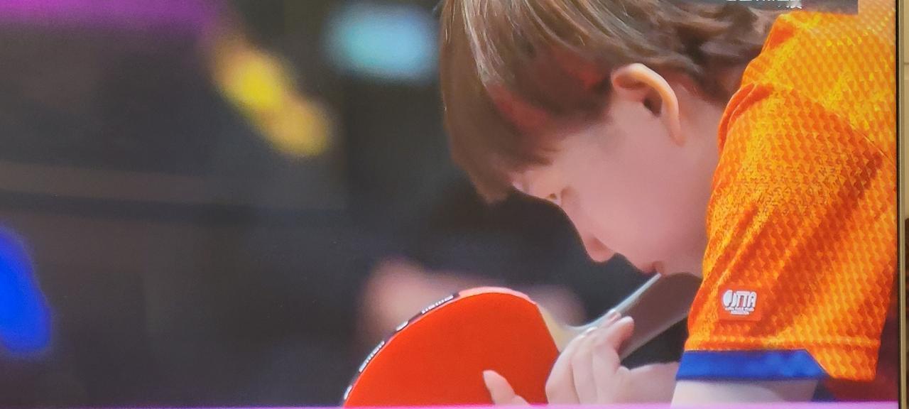 万万没有想到，朱雨玲打了大迪一个9:1的开局，最后以11:5拿下首局。大迪加油