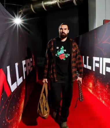 火箭真是赚大发了！最近火箭队记BenDuBose在节目中聊到了因伤赛季报销的史