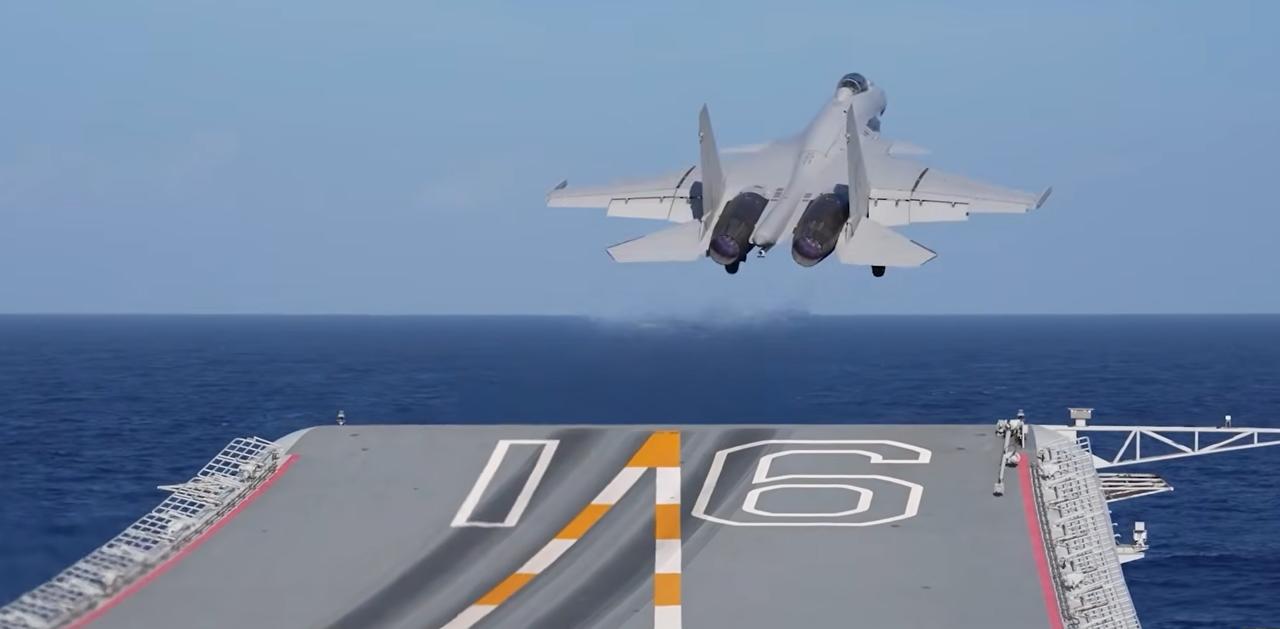 视频出来了！歼-15T，正式登上辽宁舰。那么问题来了，既然歼-15T能够