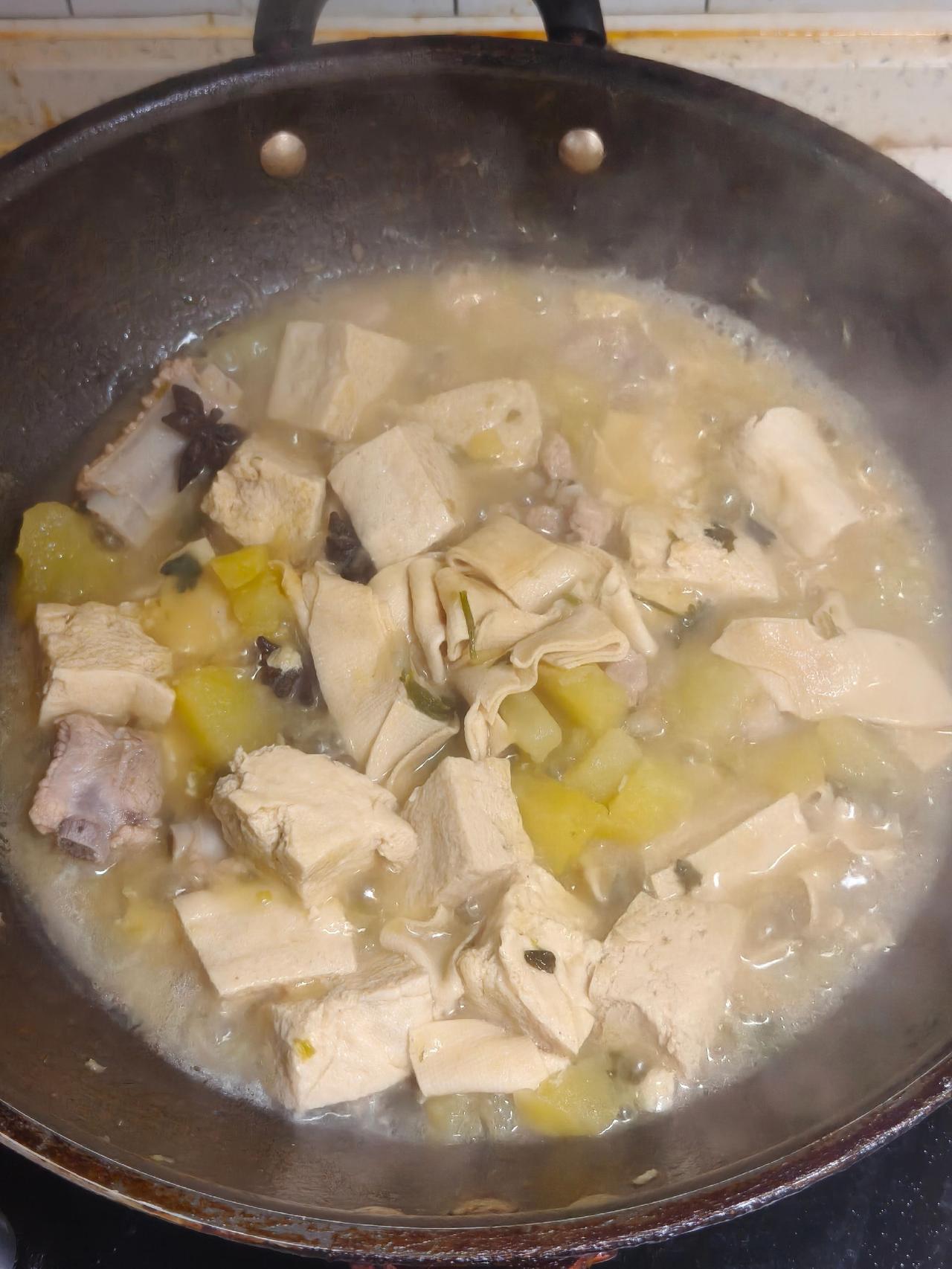 非常好吃的美食。家常包子yyds香炸鸡大腿鱼儿炖豆腐每天都在吃好吃的早餐