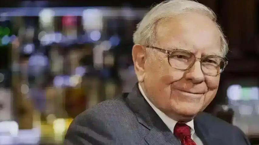 95岁巴菲特退休爆预言：“美日会更强大”，人们在猜“咋不提中国”时，没成想他关于