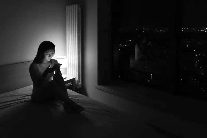戒掉熬夜没用！真正毁掉身体的，是这3种隐形内耗很多人以为身体变差、精