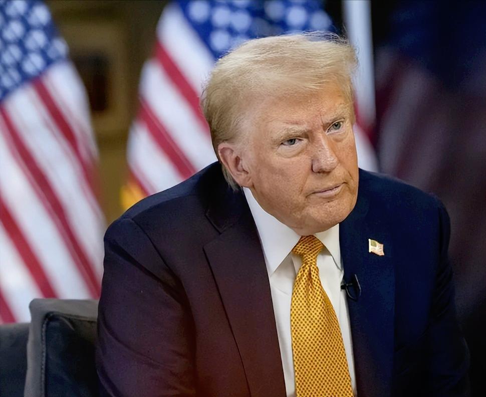 特朗普怕是做梦都没料到，他在白宫对着全美国人大开电视讲话，足足说够20分钟，又是