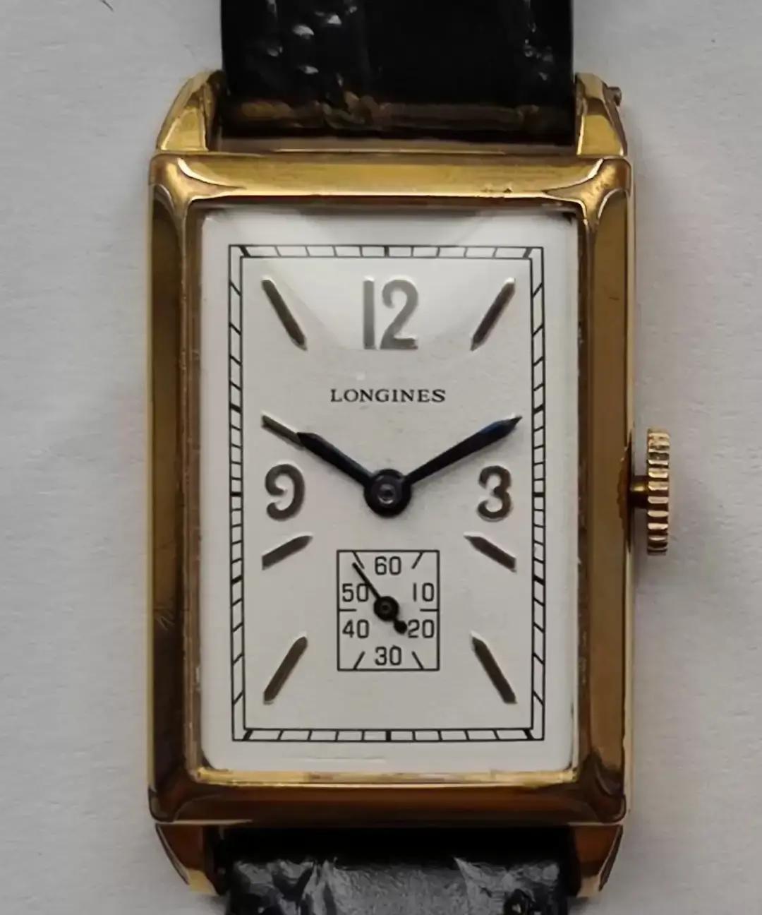 昨晚逛广州鬼市，五十块入手一块老表，表盘磨得发白，指针停在三点十七分。摊主说这