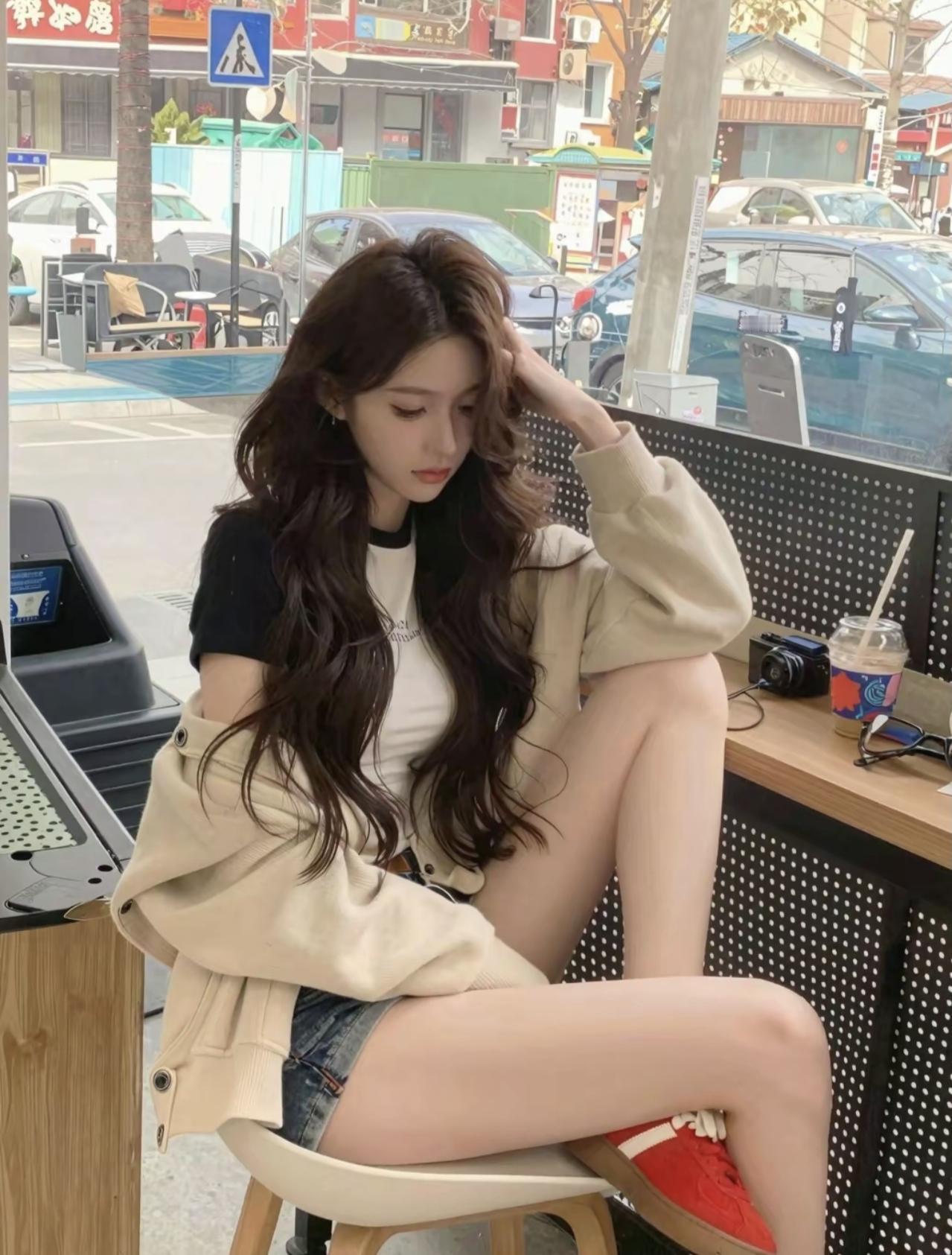 咖啡续上，烦恼暂停，只管享受此刻的松弛感