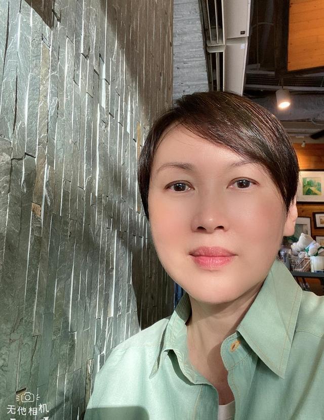 她曾经是香港TVB和亚洲电视的当红花旦，在1979年已经开始拍电视剧，最让大家熟