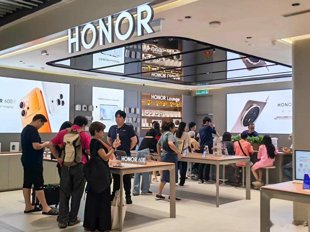 荣耀600在海外是真火，香港首销涨了60%，马来西亚和阿联酋预定量更是飙升超15
