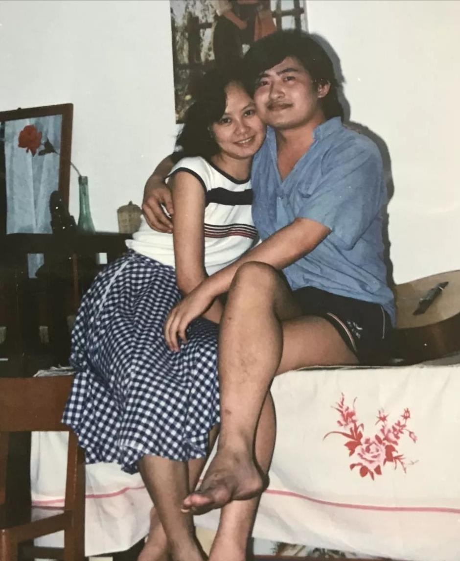 1988年，刘欢认识了湖南电视台主持人卢璐，相识9天后，便决定结婚。没想