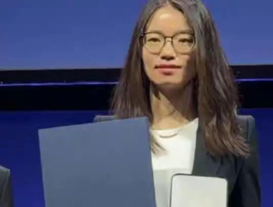 数学家王虹：全网最干净的顶流！半个月两次惊艳全国，这才是中国年轻人该追的星