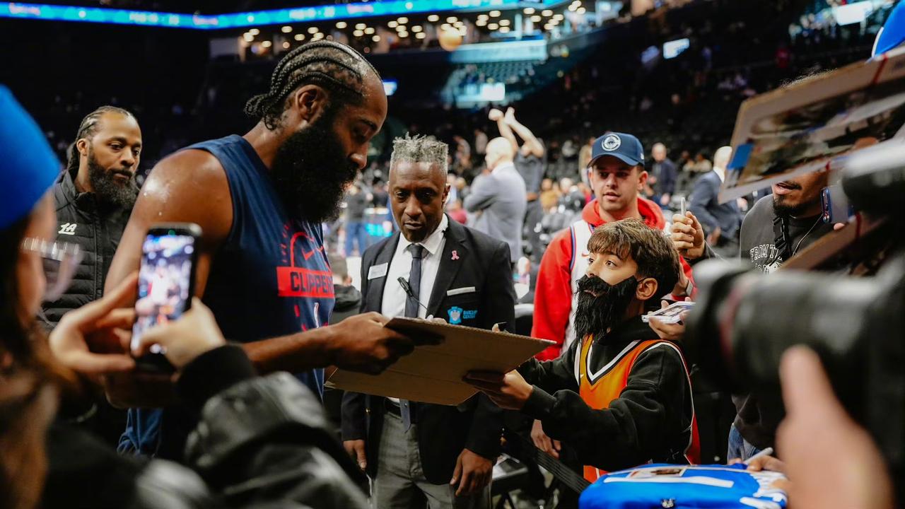 其实一句话：现代篮球干太多外线防守的活的人，没有人是耐草的。你可以注意一下，类似