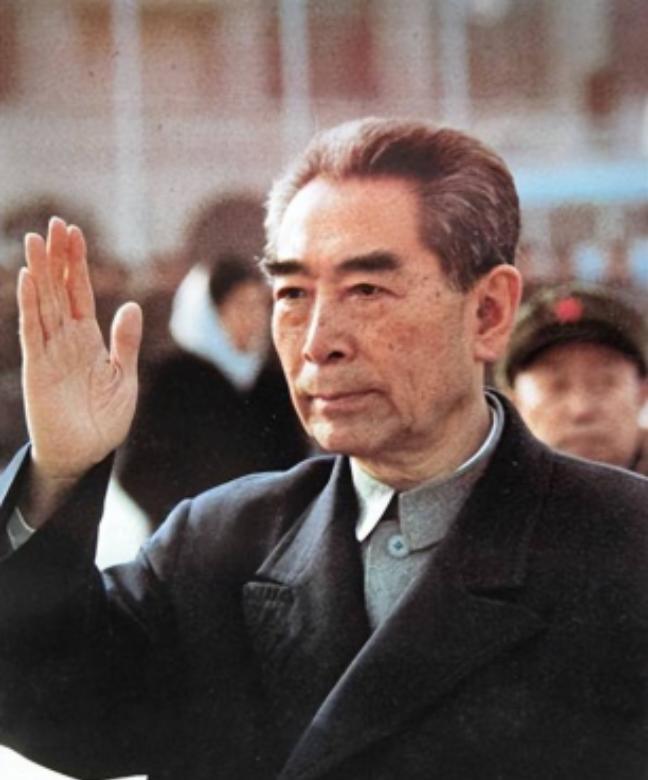 1963年，艺术家严凤英有幸做客西花厅，在宴会开始前，她意外得知周总理当月的工资