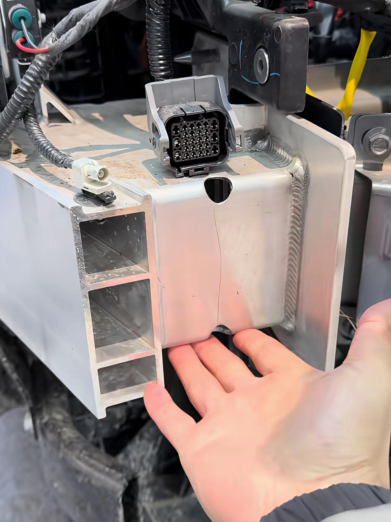 长城高管砸钱让工程师学丰田埃尔法，最后说“保险杠这块学不会”，这事儿就是被一个更