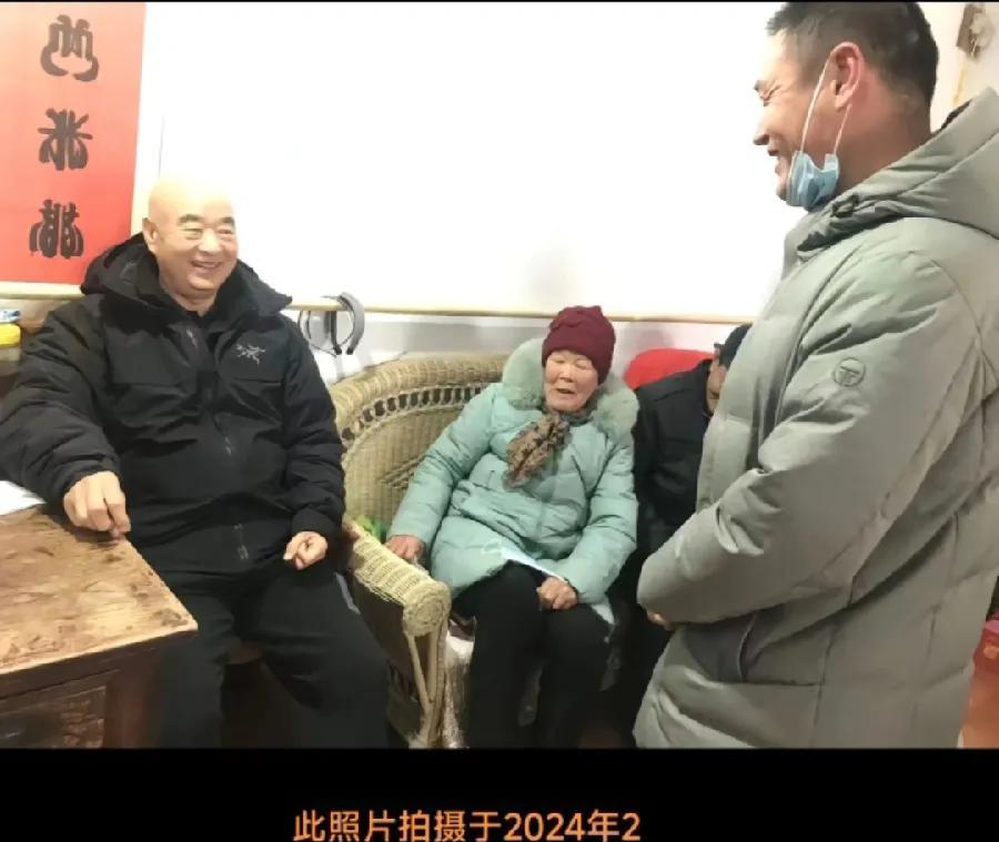 许副主席，退休后，去年正月十五，回临朐老家，非常接地气，与村里大爷没啥区别，就一