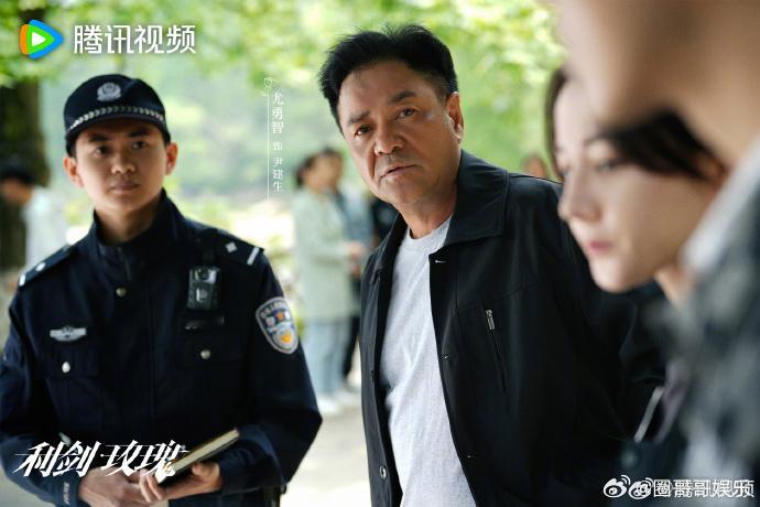 人民网评利剑玫瑰被《利剑·玫瑰》圈粉了！人民网推荐果然靠谱，打拐题材少见但拍得