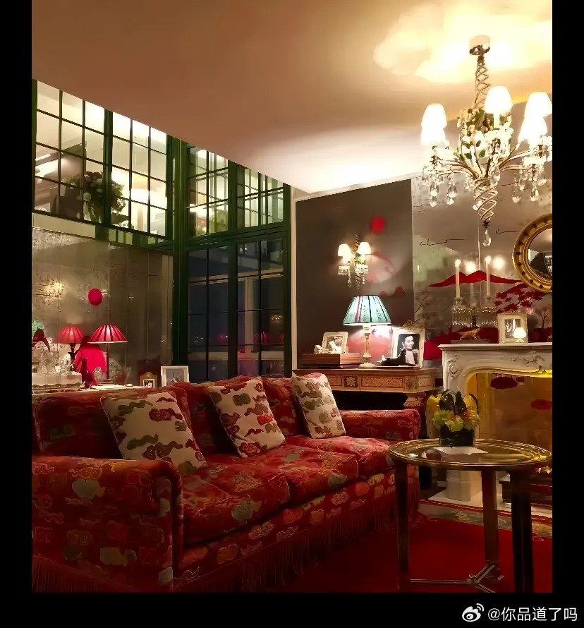 看章泽天去刘嘉玲家做节目，一开始还吐槽呢，刘嘉玲这房子装修也太俗了，大红大绿的，