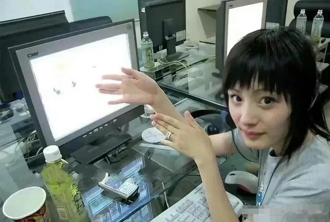 2007年，在网吧上网的杨幂​​​