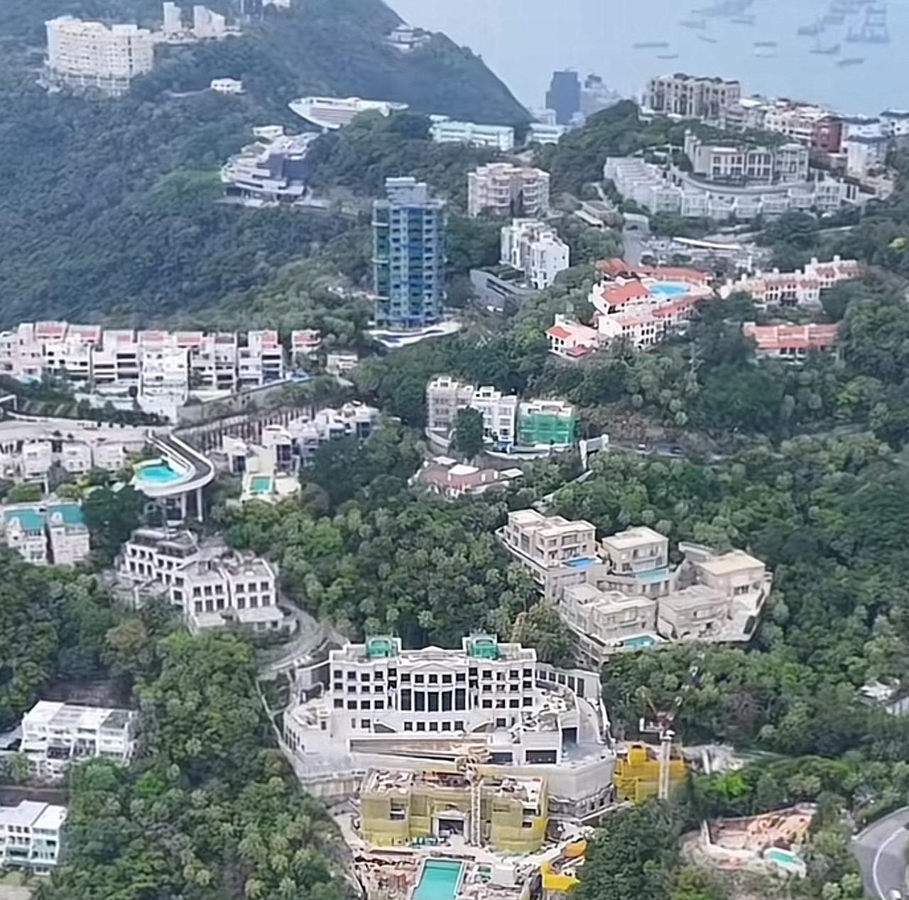 航拍香港在建的第一超级豪宅，面积近1.4万平方，在2015年由何东孙女何勉君以5
