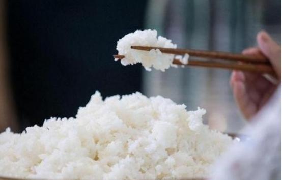 为什么欧美国家不吃米饭，而中国人喜欢吃米饭？一位外国友人体验过中国米饭之后说：他