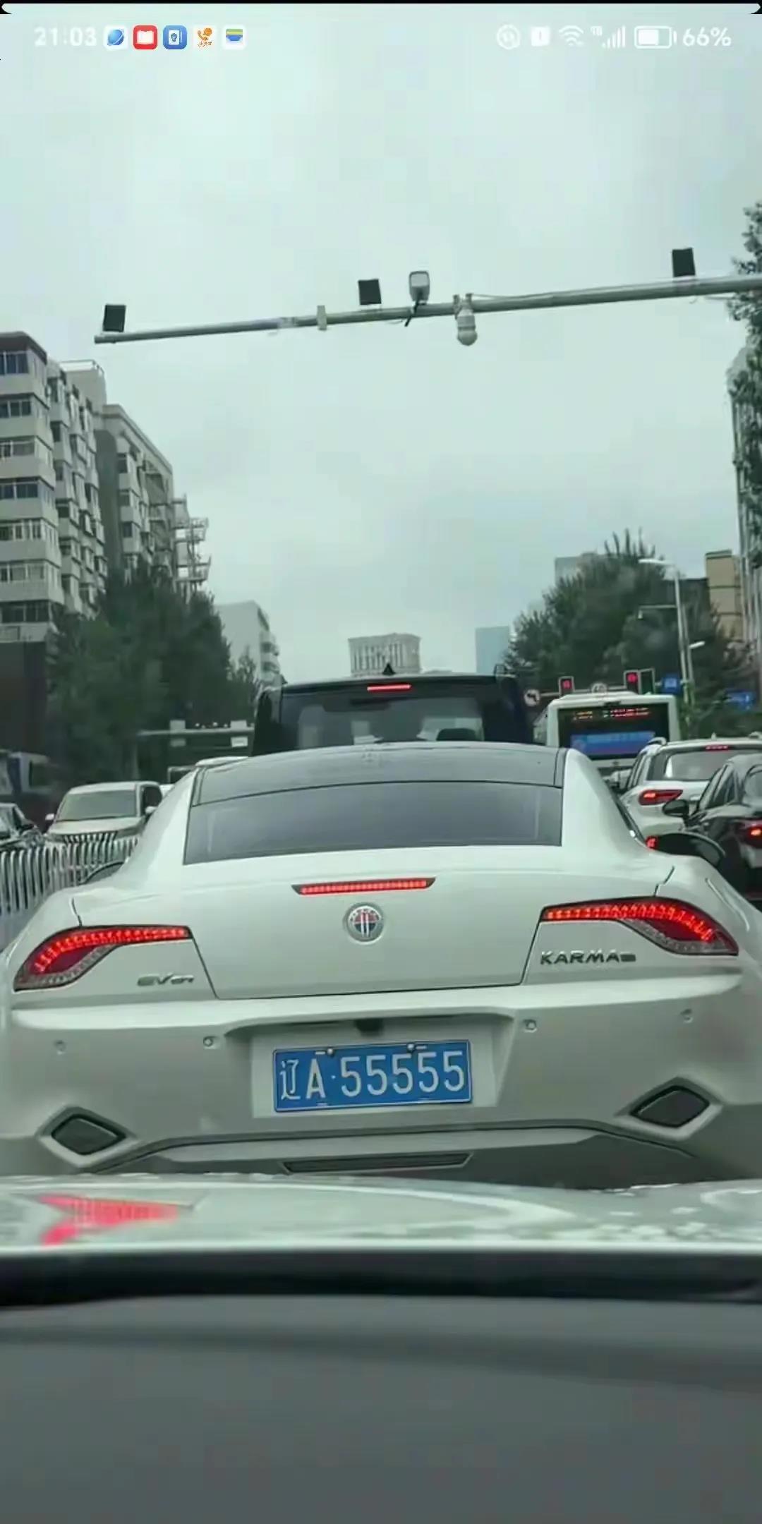 幸亏刹车及时，这是什么车，撞上估计我得破产吧