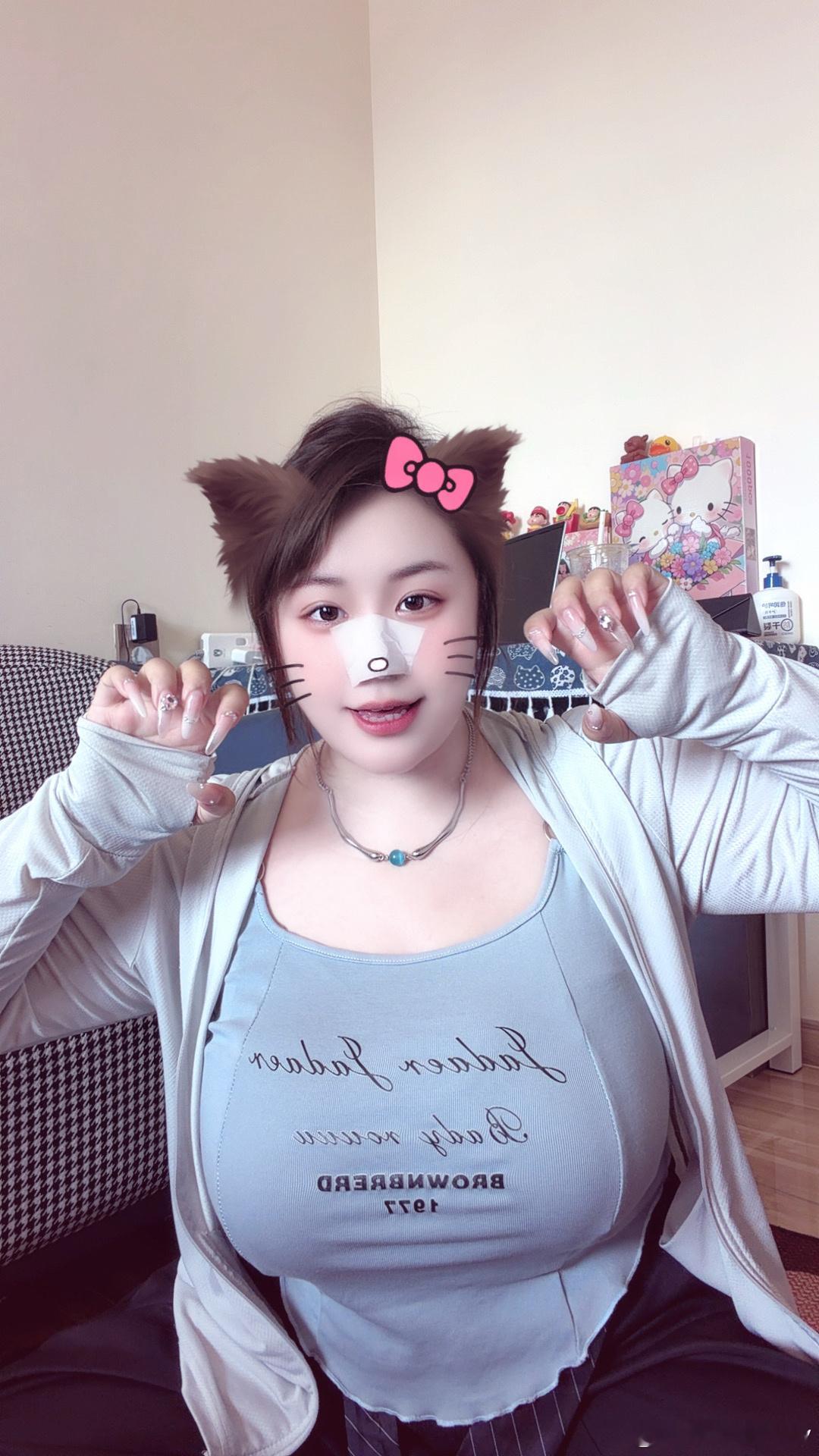 也是装上可爱噜​​​
