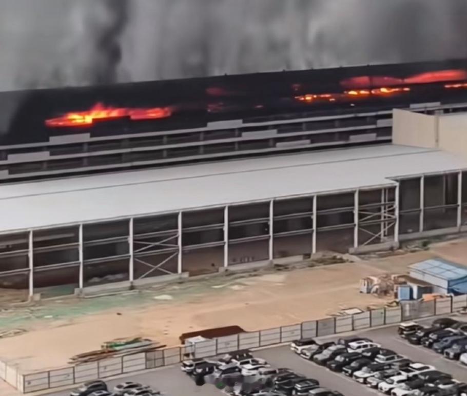 官方通报深圳比亚迪火灾深圳比亚迪坪山厂区立体车库于今日（4月14日）凌晨突发火