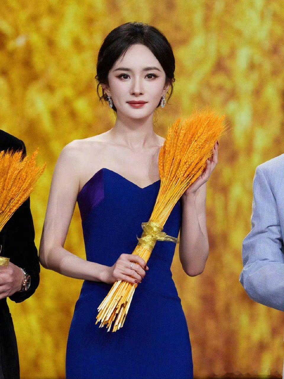 终于明白杨幂为什么是王者荣耀的荣耀王者代言人，不是因为她长得漂亮，也不是因为她知