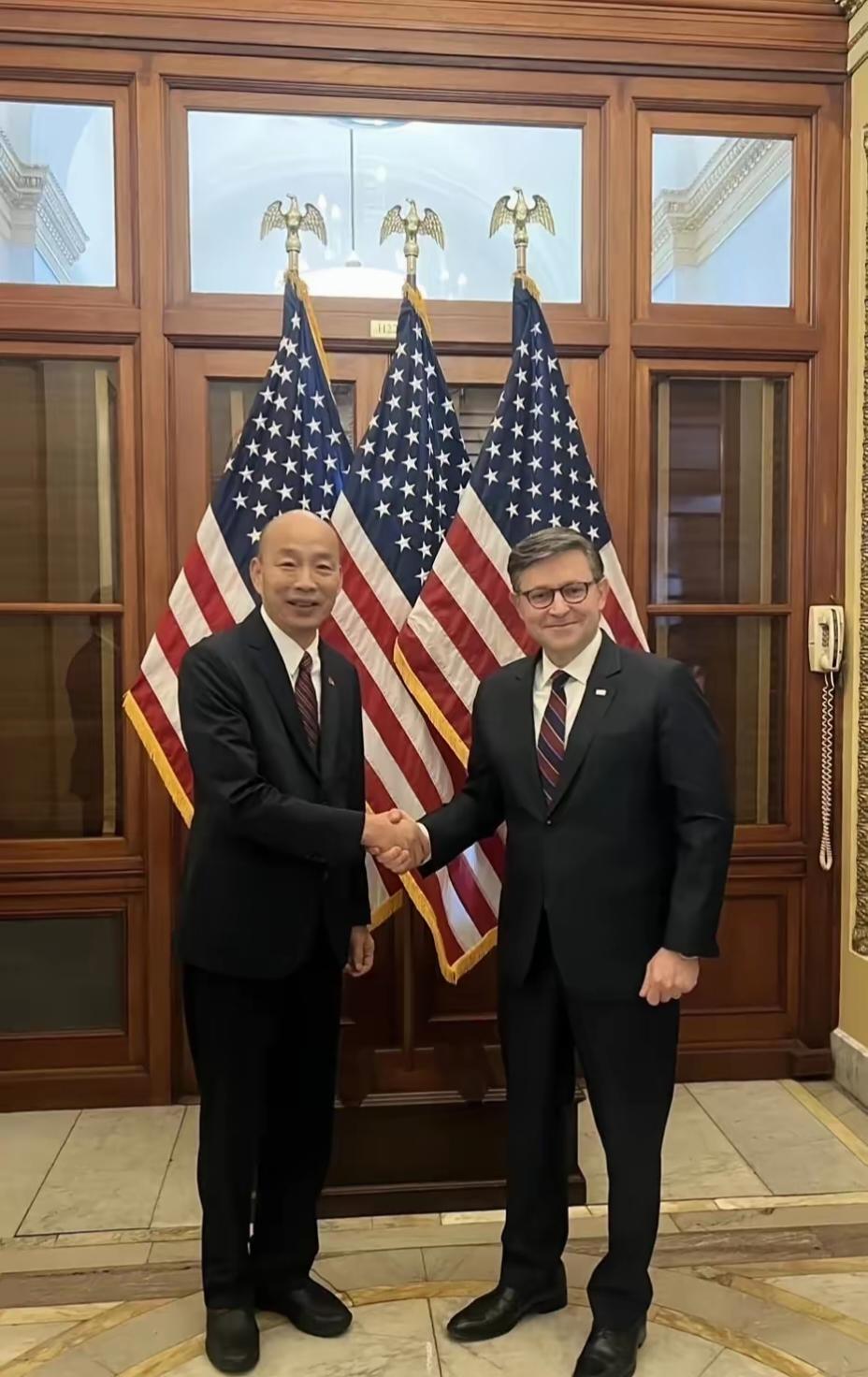 韩国瑜27日会见了美国众议长约翰逊，此行为公然踩踏红线，性质恶劣至极。他们会谈的