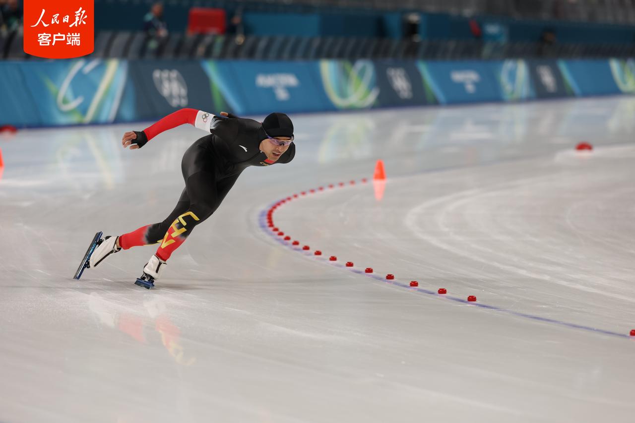 谁也没想到，在米兰冬奥会男子1500米速度滑冰决赛的终点线上，宁忠岩以1分41秒