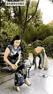 一个收破烂的光棍,娶了个大龄剩女。听着像个段子,对吧?周围人都在笑,说这俩人