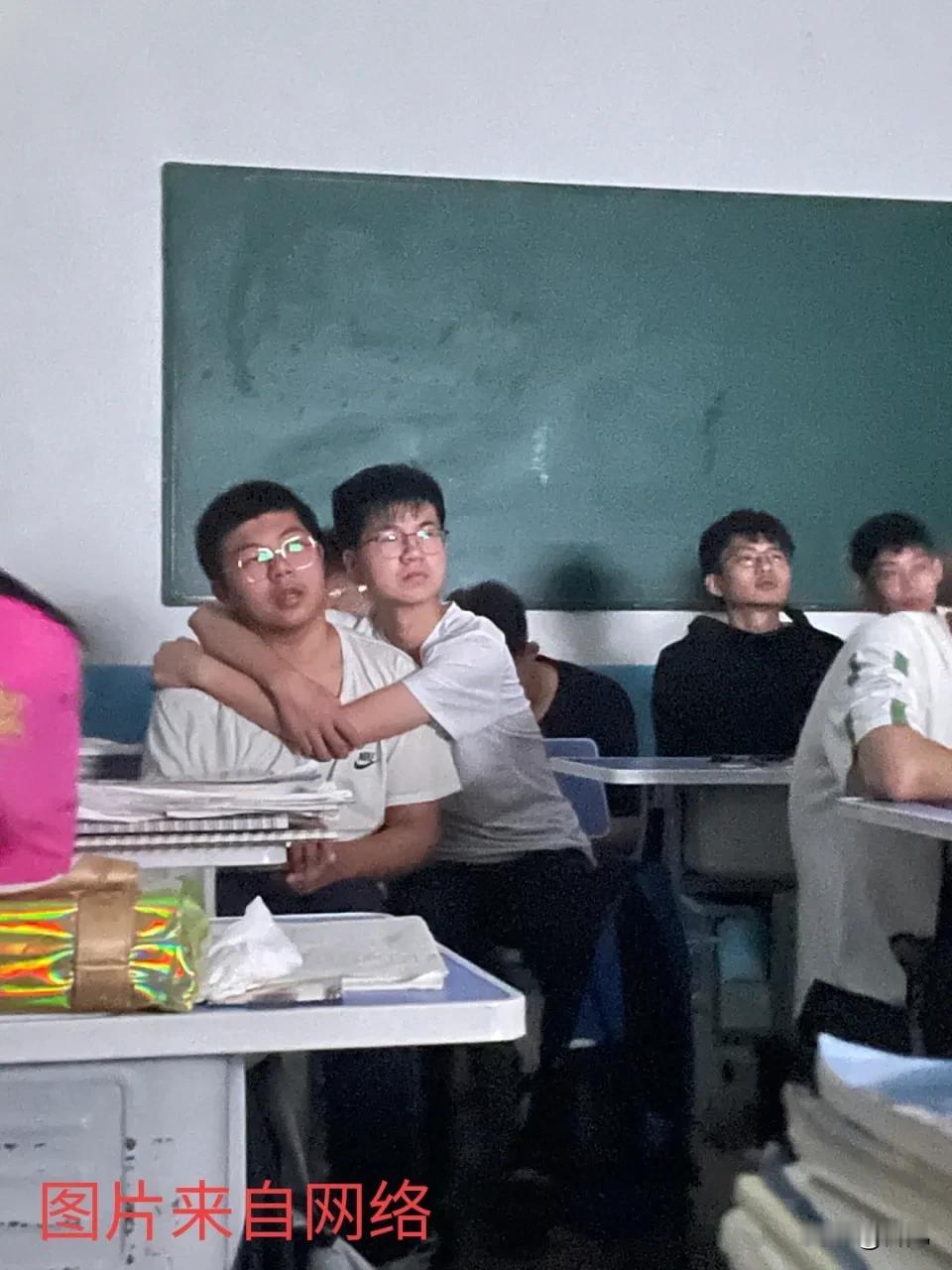 一所好的学校是学生梦起飞地方，一所不好的学校是学生噩梦的开始。广西南宁某