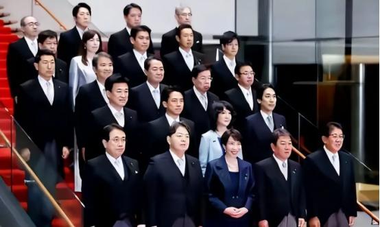 日方把场馆擦了三遍，请柬烫了金边，就等中方代表团的华丽登场。结果等来一份参赛名单