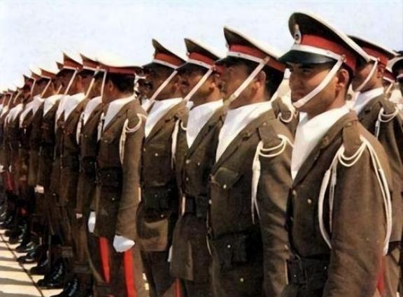 为什么说伊朗大概率要挨揍了？内行人的一席话道出其中真相：以色列和伊朗之间隔着多
