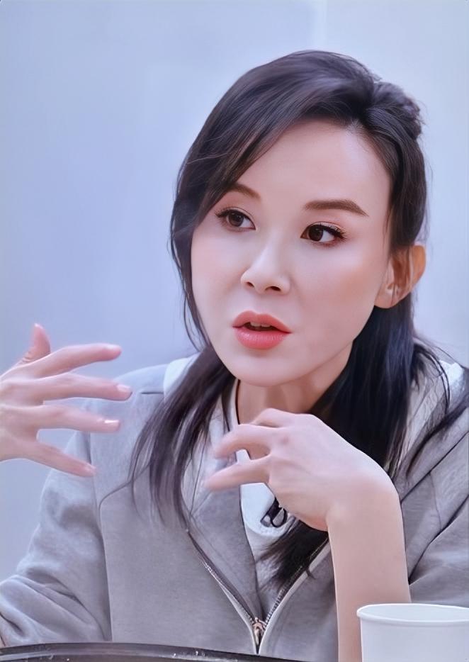 眼看安崎“卖惨”要哭，萧蔷起身就走：你把眼泪当武器的话，我非常瞧不起！萧蔷直言