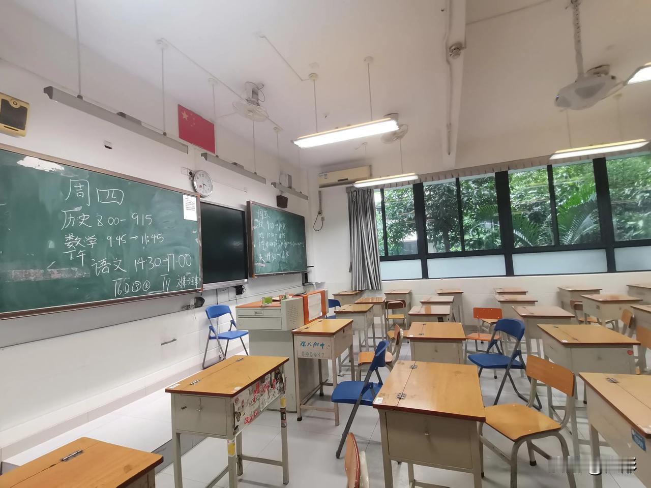 深大附中，深圳排名第八的高中，位列十大之中，也是老牌高中了！但校园实在是太小了