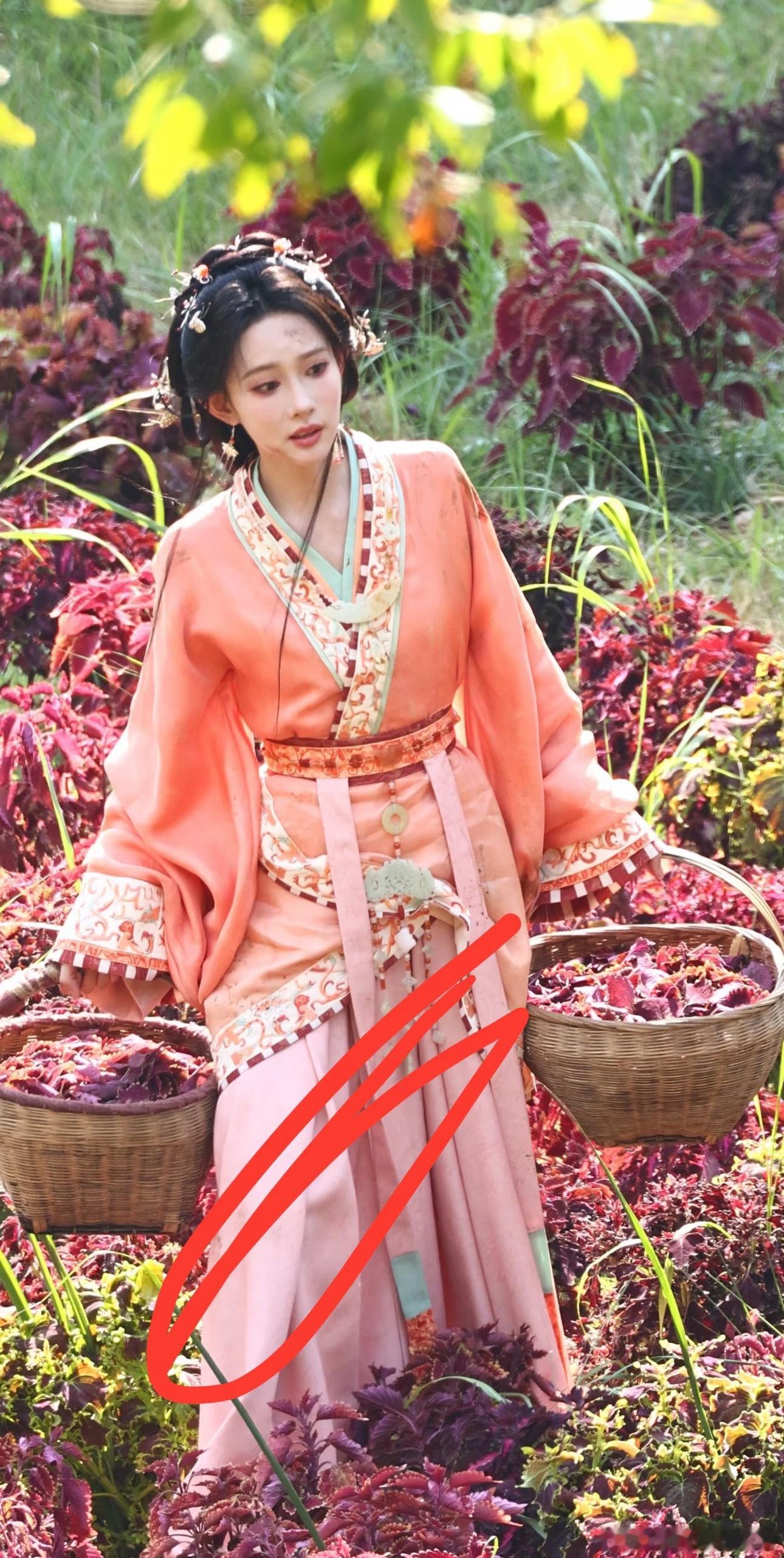 孟子义《将门毒后》路透，女主衣服倒是挺好看的