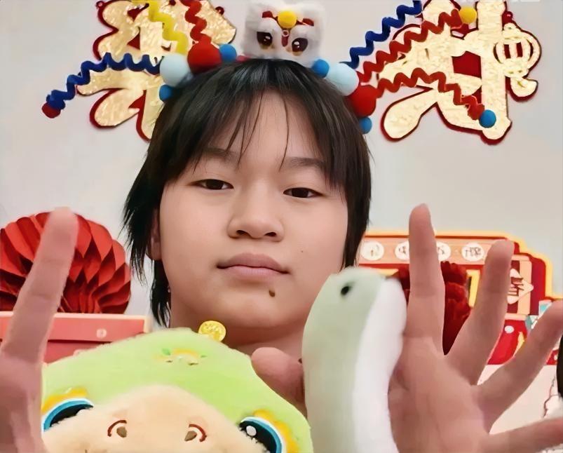 昨晚一位老记者说起全红婵时不由得赞叹道：“这孩子真懂事！”全红婵在迈合村